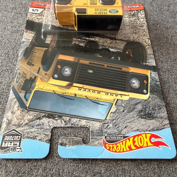 Hot Wheels Land Rover Search & Rescue Toy Car - Yellow - Picture 3 of 4